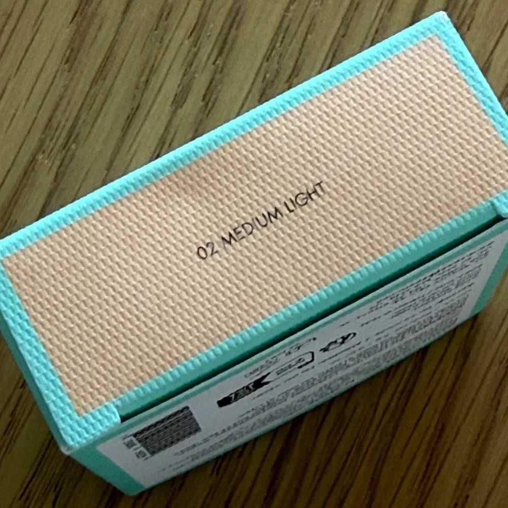 SWEED Miracle Powder Mini in medium light 02